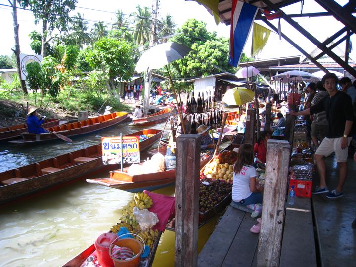 タイの水上マーケット