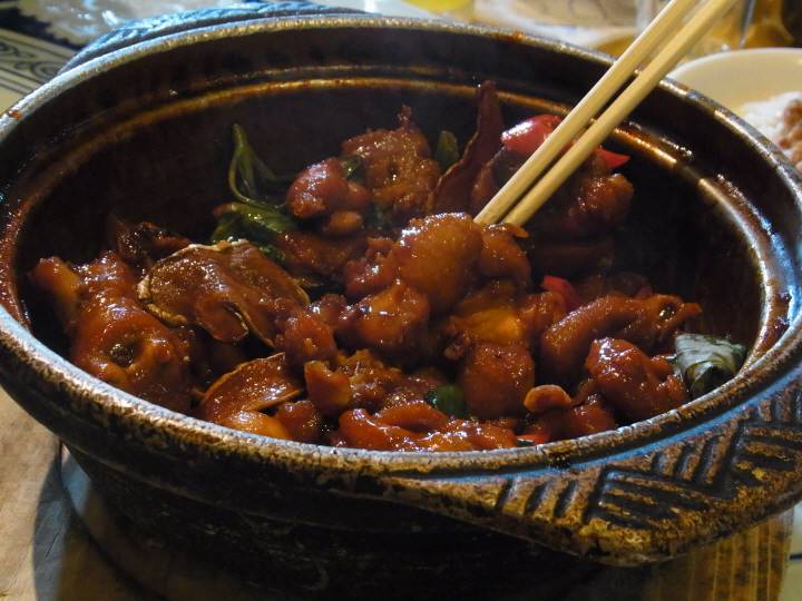 土鍋で鶏肉炒め