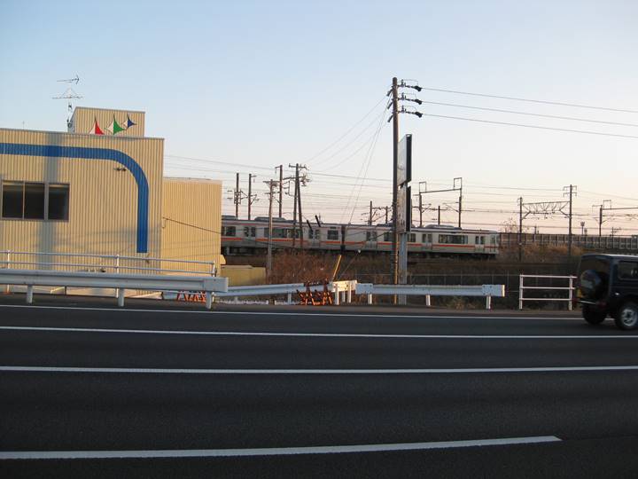 JR東海はオレンジ色。写真は浜松行き。