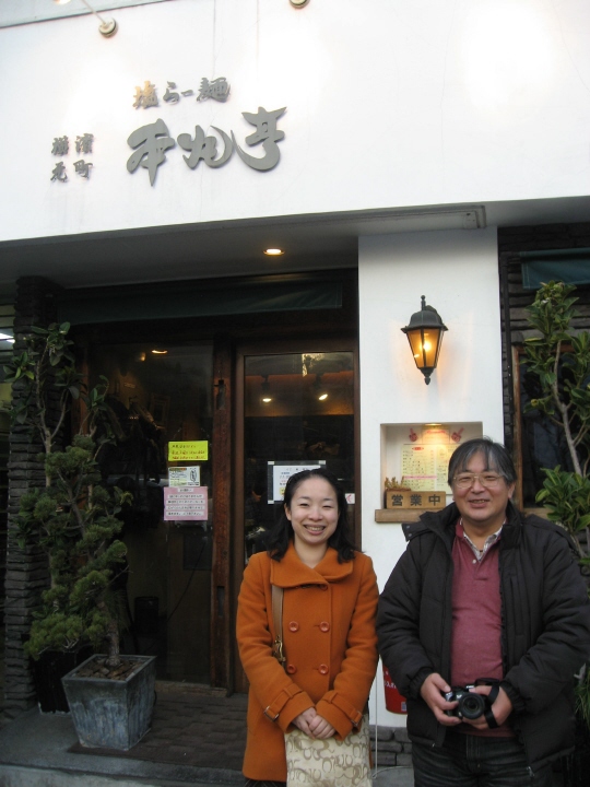 渡邊様とお店の前にて