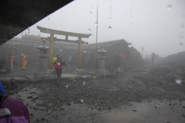 とにかく凄い雨、嵐です