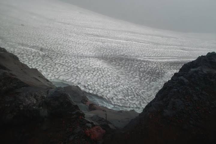 こ…これは！万年雪！約3500m地点で撮影