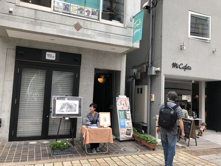 ギャラリーで開催中のペット肖像画展