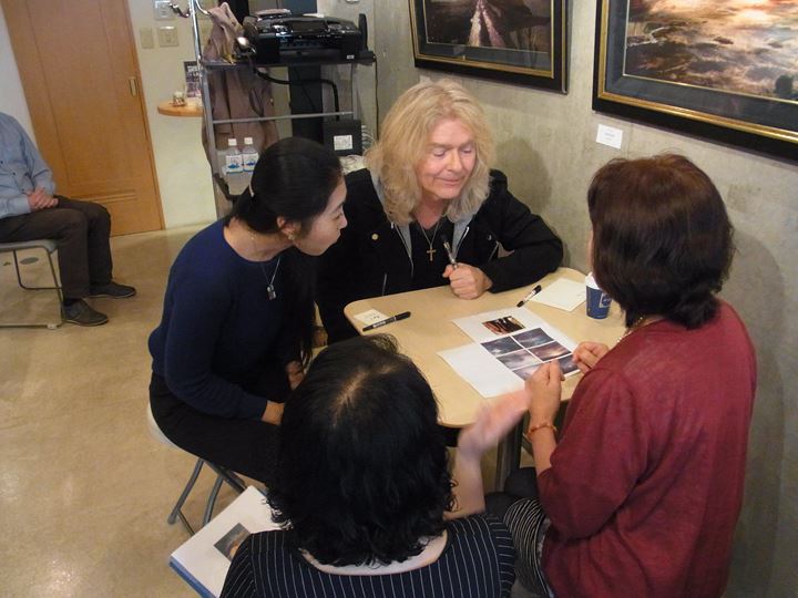 ウレリトゲン画伯来日展の様子