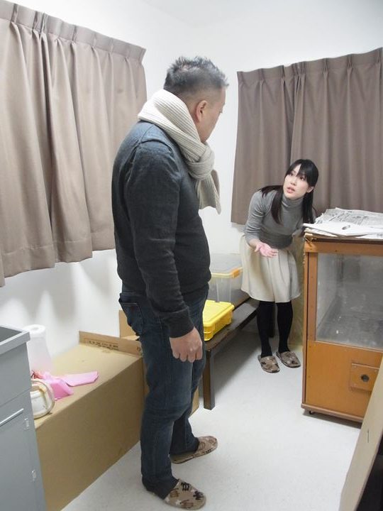 腐蝕銅版画家であるYUIの作業工程の1つである松脂処理の写真