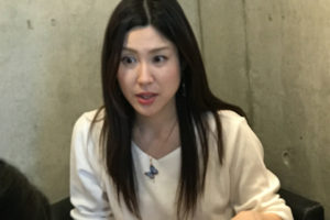 フジムラコンテンポラリーアート所属、銅版画家の小柳優衣先生