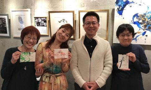 企画展開催中のK.Ashino先生の様子（フジムラコンテンポラリーアートにて）