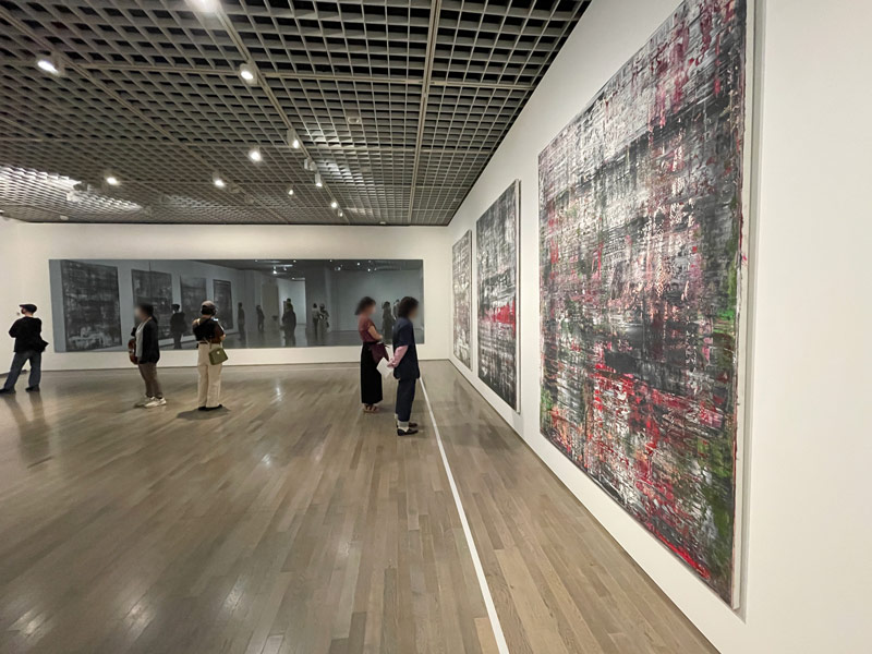 国立近代美術館で開催のゲルハルトリヒター展で展示されているビルケナウ作品写真