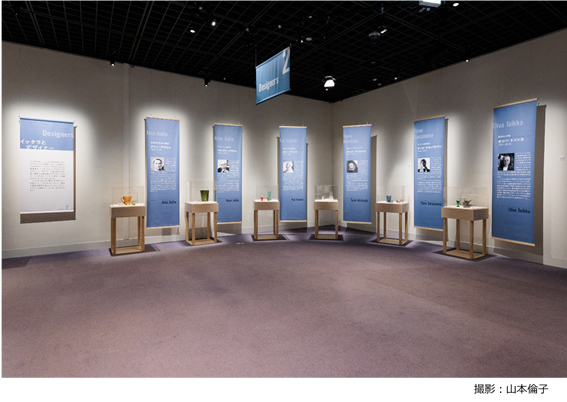 「イッタラ展 フィンランドガラスのきらめき」の展示風景写真
