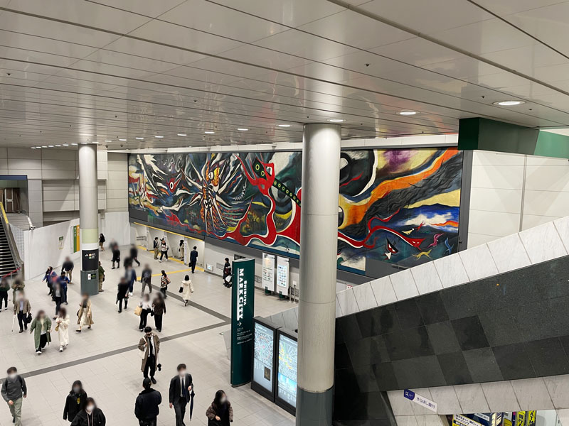 渋谷駅に設置されている岡本太郎の《明日の神話》壁画写真